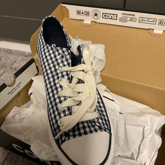 Woman’s converse size 10 chuck taylor gingham new - Picture 2 of 5